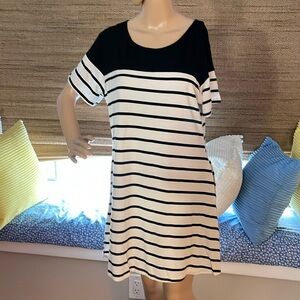 Brand new casual black and white dress size L